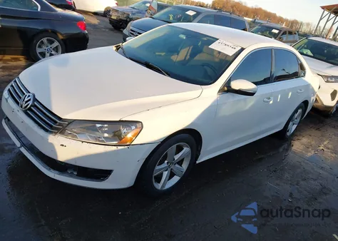 2012 Volkswagen Passat 2.5L Se z USA, uszkodzony, nr VIN 1VWBP7A34CC103833